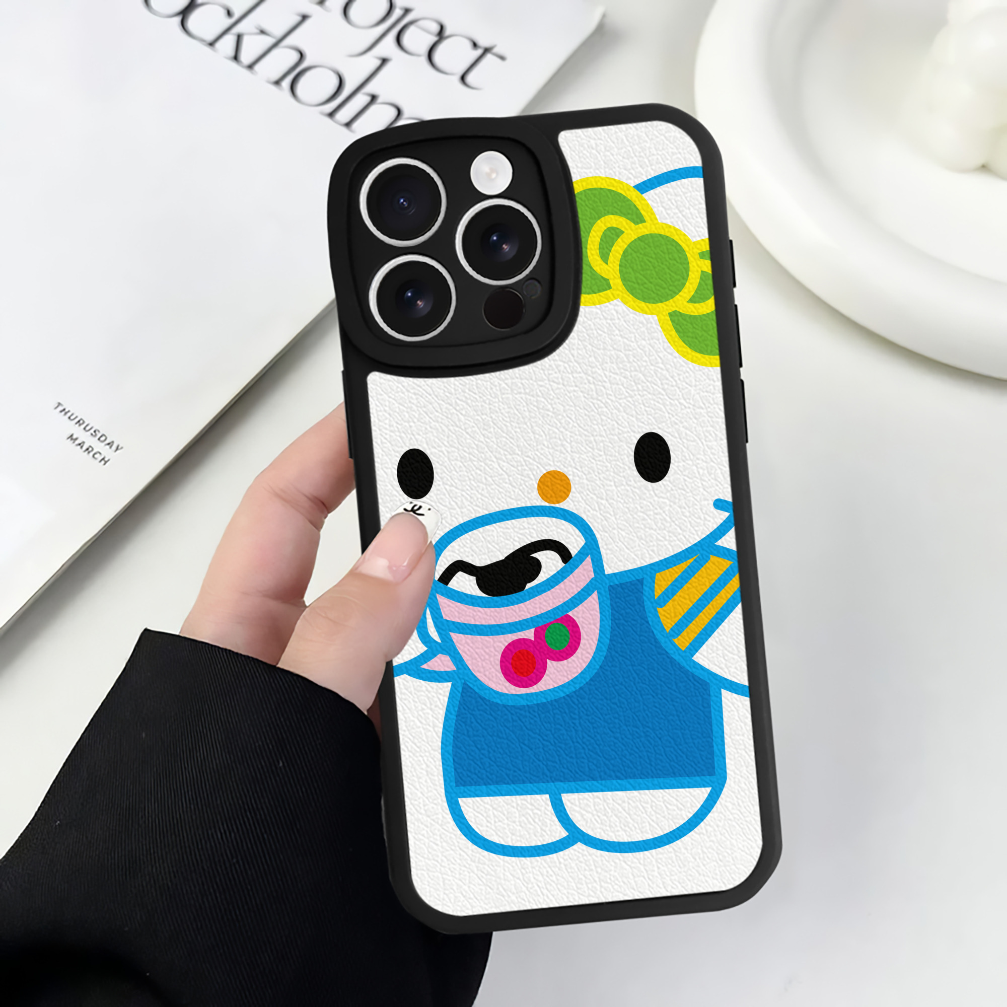 （画像用） Hello Kitty ハローキティ 【iPhone 16シリーズ対応】シリコンスマホケース（レザー調） 材質：シリコン